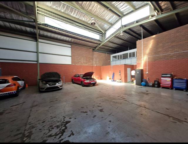 407M² WAREHOUSE TO LET IN JET PARK